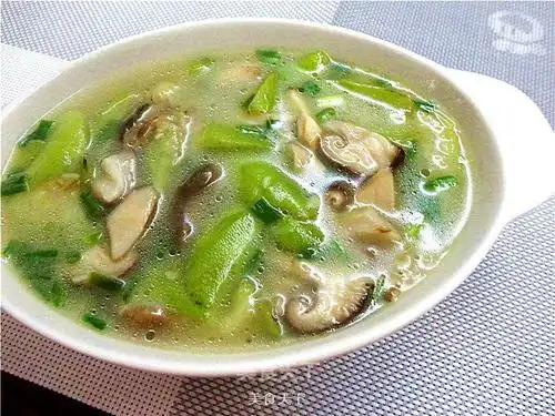 香菇丝瓜汤的做法步骤_宝贝瀚瀚_美食天下