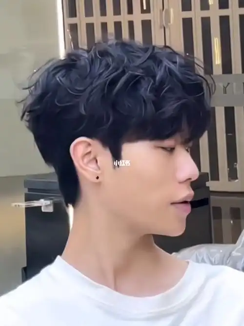 男生日系凌乱感纹理烫发型 暖男又阳光|男生发型参考|上海男生烫发