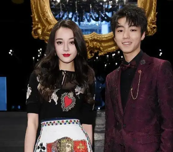 迪丽热巴米兰生图曝光美颜降临五官精致,和王俊凯同框太惊艳