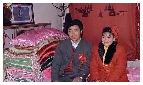 老照片:八十年代的婚礼,现在比原来差远了|婚礼|年代|结婚_新浪新闻