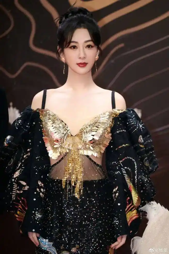 唐嫣星光大赏第二套造型,身穿julien fournié 2023秋冬高定,一袭