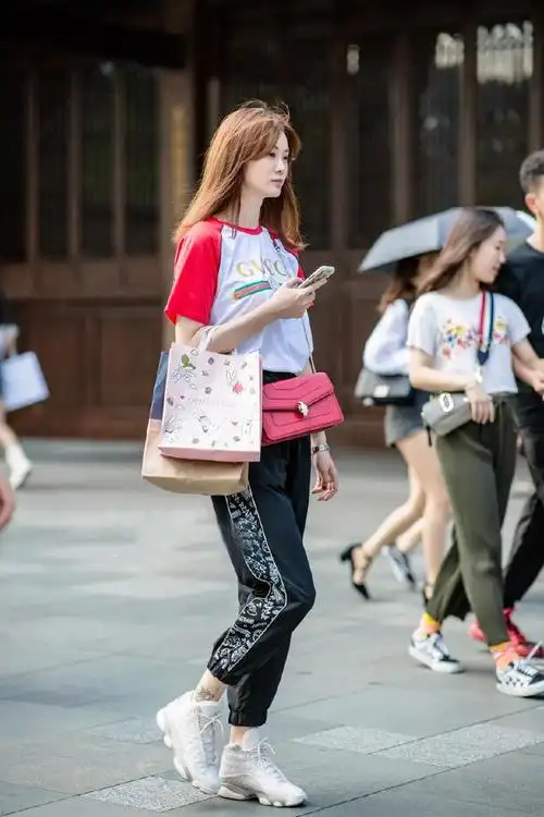 街头时尚街拍,成都美女大集合,速来围观!