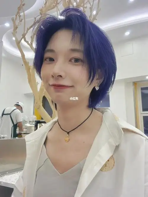 笔记灵感  短发发型 染发 蓝紫色#发型分享  #女生短发发型  #饺照