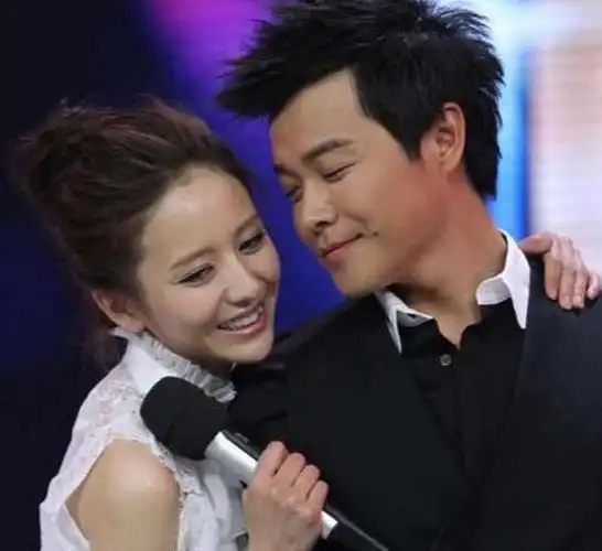 善恶到头终有报40岁离婚不分家的佟丽娅已走上了另一条路