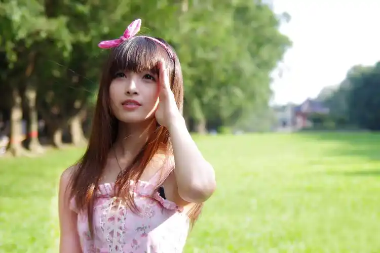 清纯蝴蝶结美女碎花裙可爱写真