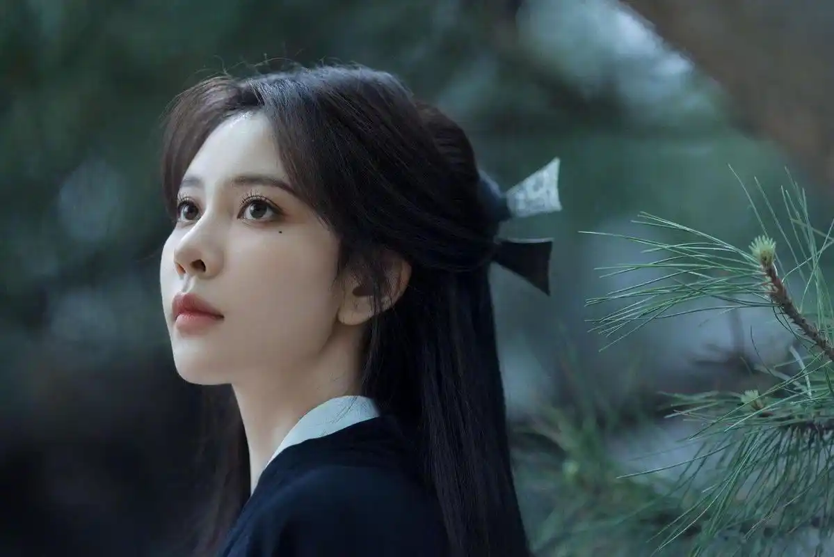 宋妍霏黑色古装造型话说这次妆造真的好适合宋妍霏啊!