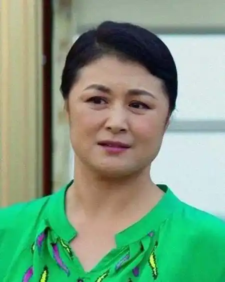 四十岁左右剧中别名:谢大脚剧中本名:谢红角色简介她性格朴实,豪爽