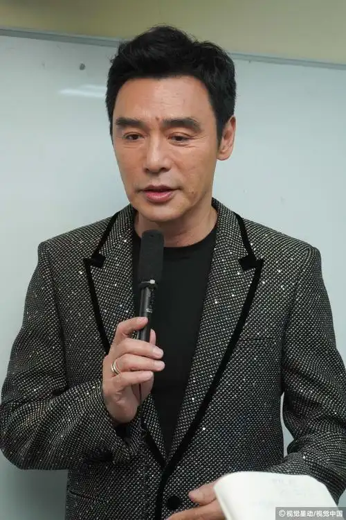 钟镇涛65岁杜德伟56岁为什么香港的男明星都不会老呢