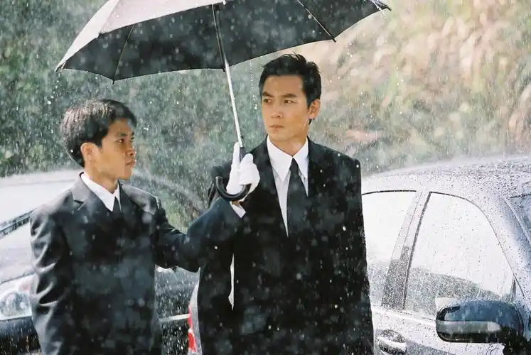 大佬爱美丽》是由冯德伦执导, a target="_blank" href="/item/吴彦祖