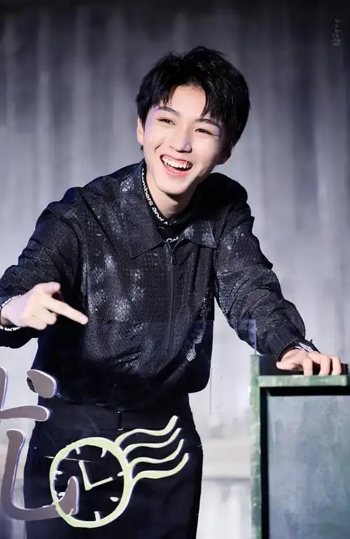 [tfboys][新闻]190301 虎牙少年王俊凯,笑容治愈满分