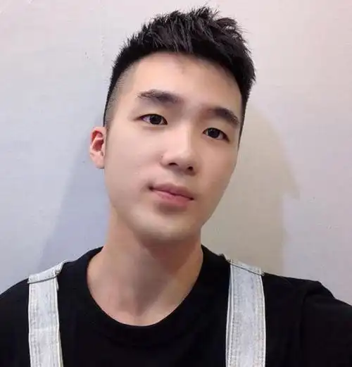 二十五六岁男生别剪锅盖头了试试这几款潮发型