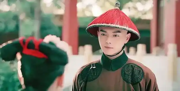 只有偶尔在看向魏璎珞的时候,他的眼神里才会流露出一丝不易察觉的