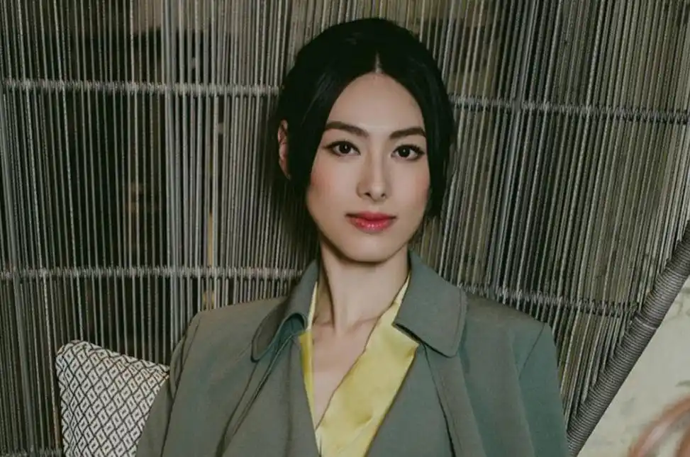 梁洛施春日大片演绎轻熟女性的气质与优雅明星范更胜当年