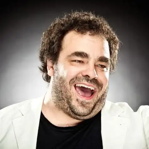 微笑肥胖胡须男人头像灰色背景