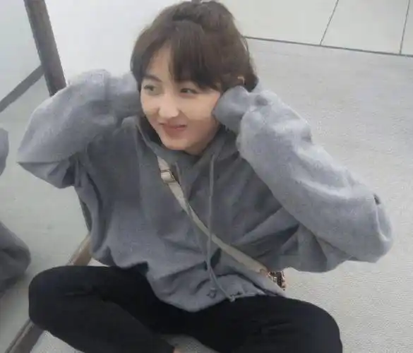 李晨夸张子枫的演技一个眼神戏就有感染力才20岁成功自有原因