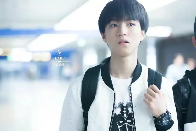 tfboys王俊凯 2015.05.16 重庆江北机场~首尔仁川机场.