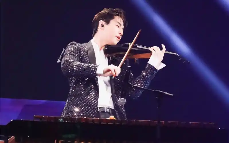 henry刘宪华抖音奇妙夜神级舞台现场真的开口跪loopstation简直是神仙