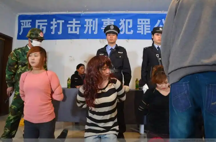 转载女囚服刑众生相