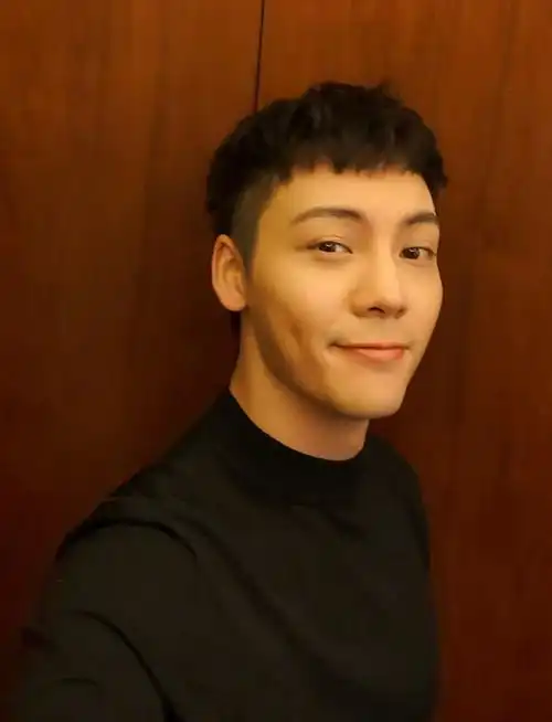 春天剪什么发型陈伟霆这4款经典短发值得一试造型阳光帅气