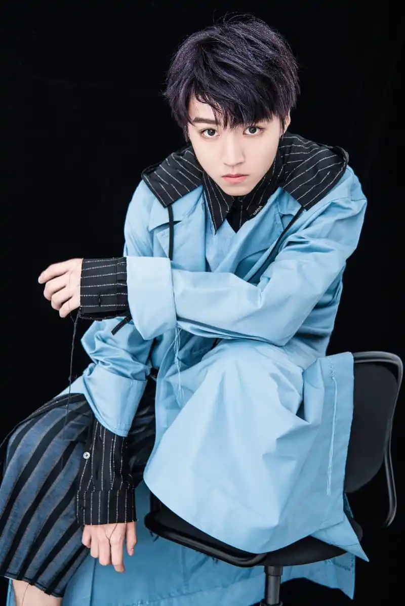 明星 王俊凯写真图片 帅气王俊凯图片上一张 下一张 简介 王俊凯棚拍