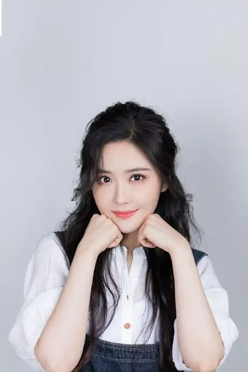 王艺瑾牛仔背带裤##王艺瑾超级马里奥同款穿搭