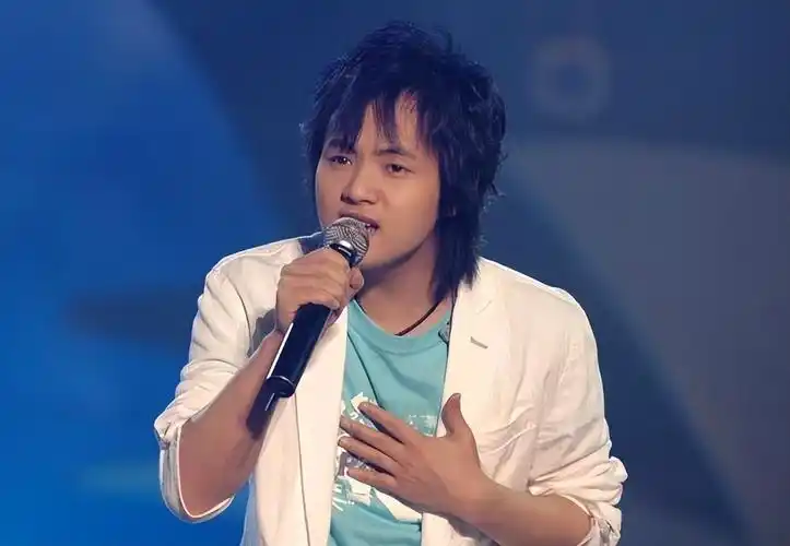 "彩铃天王"郑源:23岁凭一首歌赚上亿元,29岁成最年轻的教授