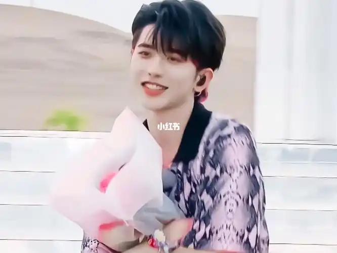 24岁的@蔡徐坤你好 新的一岁 希望你继续发光发热 我们一直期待你的