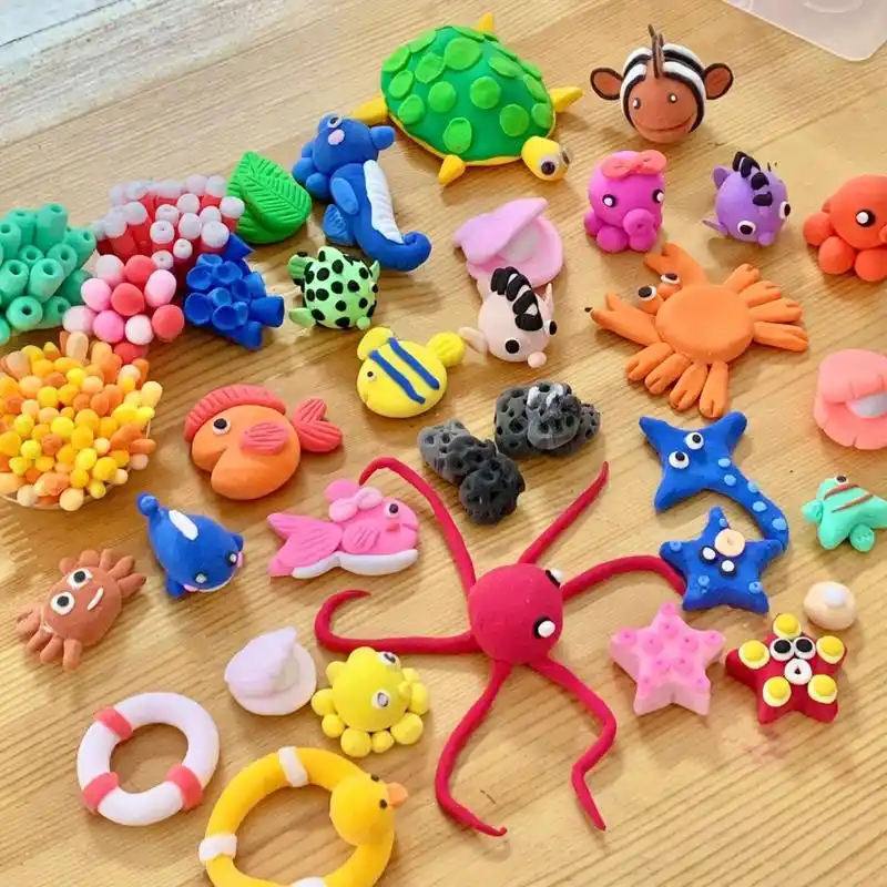 海底由泡沫板裁出不同高度～ (深蓝,蓝,浅蓝三种粘土) 海洋动物:章鱼