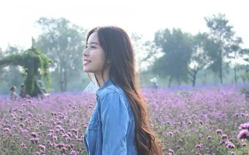 温心美女校花电脑壁纸-美女壁纸-高清美女图片-第2图-娟娟壁纸