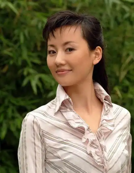 慕林杉:简单四个字,知性女人.