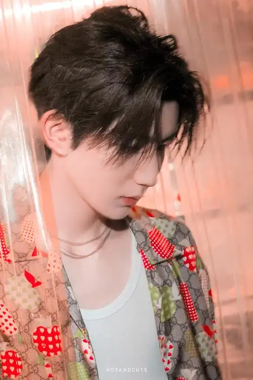 王源新专辑夏野了