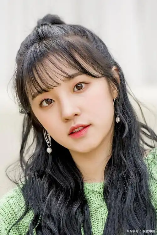 宋雨琦,作为韩国女团(g)i-dle的成员之一,一直以来都备受关注.