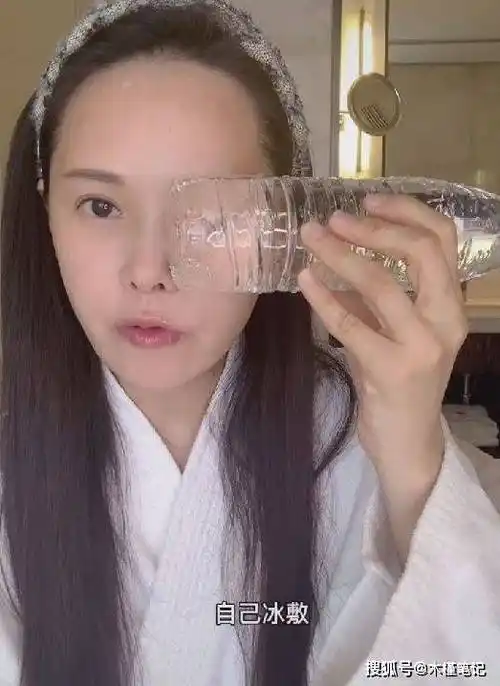 原创伊能静机场分享化妆双眼皮疤痕太明显54岁强装少女很违和