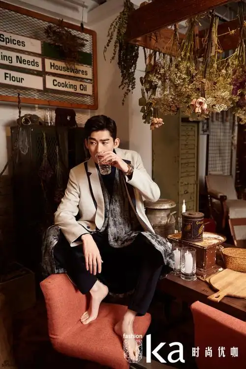 张翰赤脚演绎英伦优雅_高清图集_新浪网