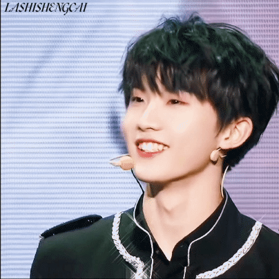 分享一组马嘉祺治愈系笑容动图转走这个小马给你一天好心情