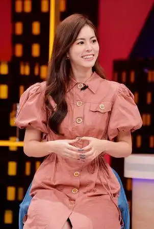 原创王传一拍戏柜子朝脸倒下差01公分砸伤眼任容萱冲第一救援