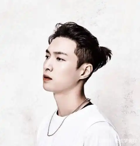 当男明星扎小辫,吴亦凡炫酷,鹿晗可爱,最后一个反差太大!