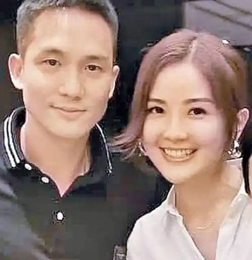 蔡卓妍桃花不断,历任男友全部非富即贵,和富三代新男友好事将近