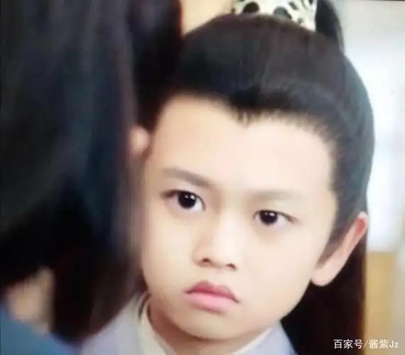 任嘉伦回到小时候,你还会爱吗