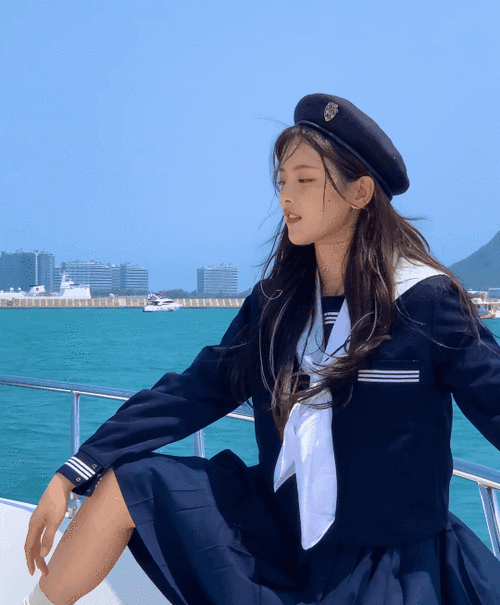 杨超越穿水手服被夸樱花甜妹无敌青春减龄的学院风应该这么搭