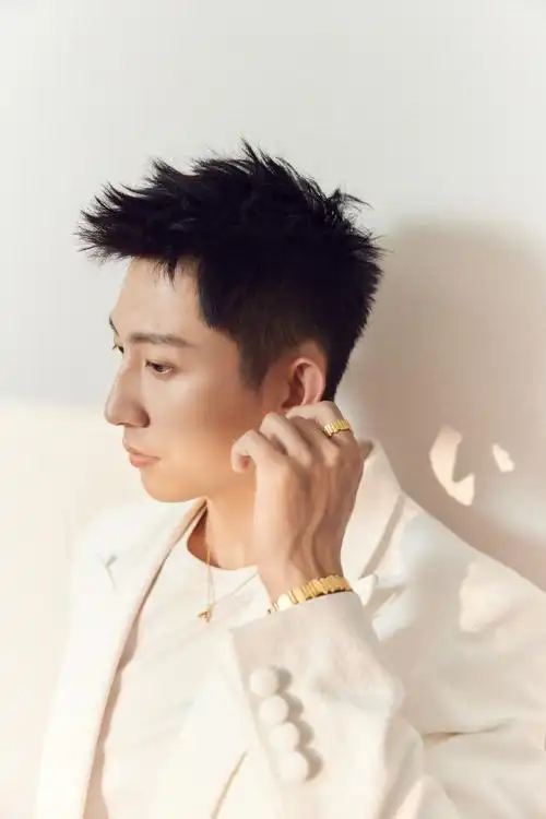 瑜见自我 鲸彩无限##周六福品牌代言人黄景瑜##黄景瑜##周六福