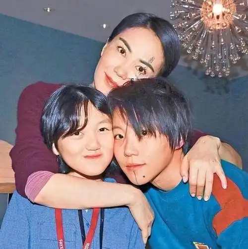 窦靖童回应结婚传言看似桀骜不驯实则并没有那么不靠谱