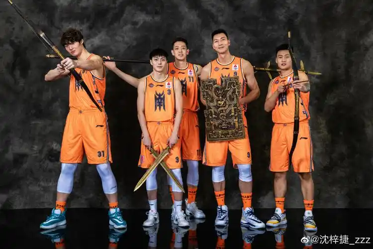 沈梓捷和易建联身高对比图,他女朋友是谁? 本文共(1080字)