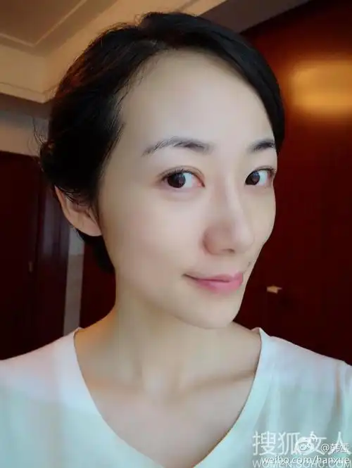 韩雪坚持每日秀素颜 透明美肌遭嫉妒