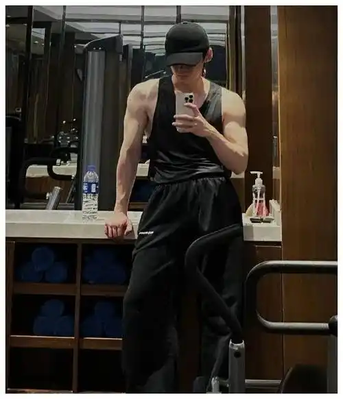 怀柔王子:大家尊称的白敬亭,享有艺名,多才多艺.