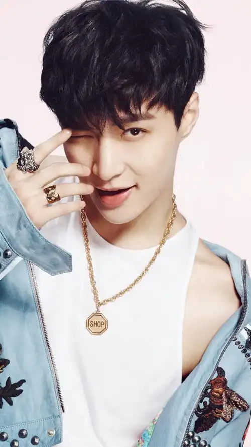 小骄傲张艺兴画报