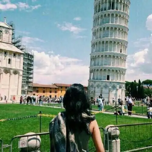 女生头像_背影_欧美_清新_唯美_文艺_森系_长发_女头比萨斜塔