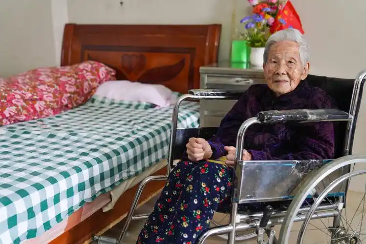 养老院里的百岁姐妹花 | 蓝丝带关爱清远百岁老人(38,39)|清远日报