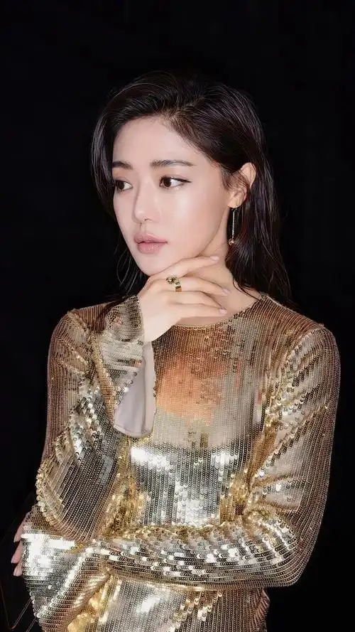 邓家佳壁纸,如一朵盛开的花朵,不断向阳光伸展