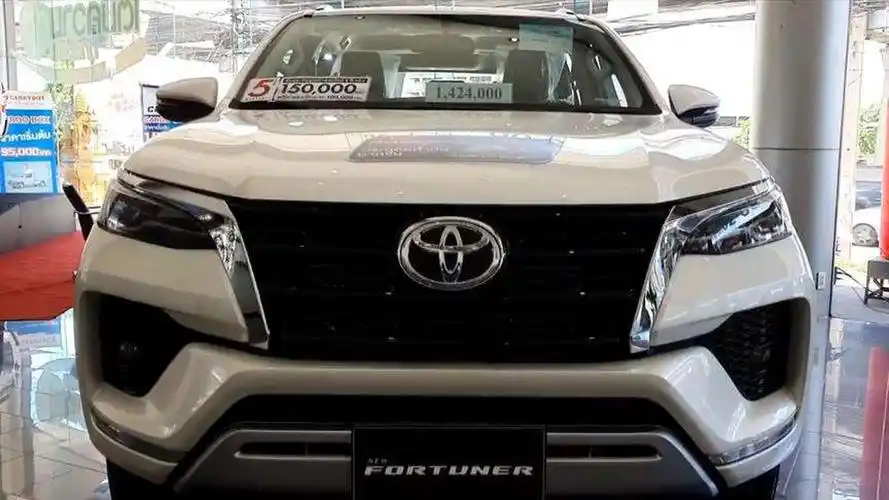 2020款丰田奔跑者4x2到店,近距离了解外观和内饰,太惊艳了